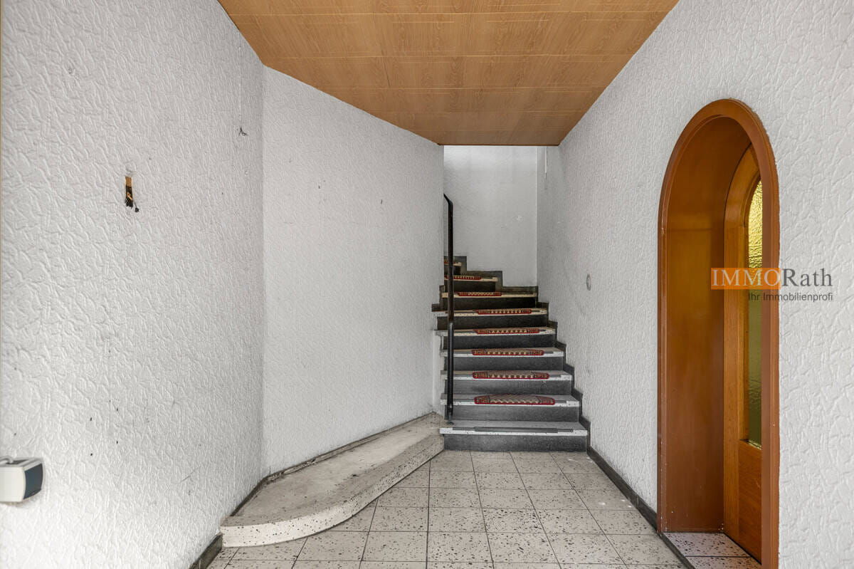 Immobilie in Vogtsburg im Kaiserstuhl - IMMORath.de - Einfamilienhaus mit großzügiger Nutzfläche und Gästezimmern - Bild 2