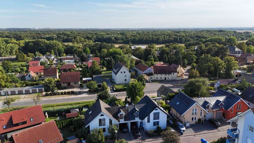 Immobilie in Schkopau - Ein Platz zum Ankommen – großzügige Doppelhaushälfte mit Traumgarten - Bild 1