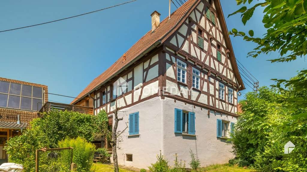 Immobilie in Bempflingen - Historisches Fachwerkhaus: Das "Schlössle" mit Geschichte & Potenzial wartet auf neue Eigentümer - Bild 1