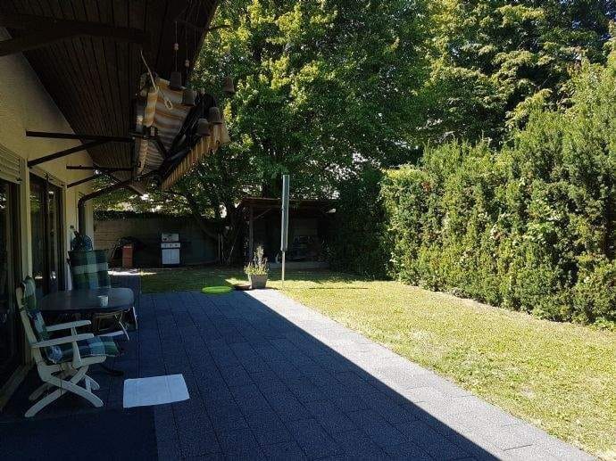 Immobilie in Oberstenfeld - Freistehendes Haus mit zwei Garagen, voll ausgebautem OG sowie einem großen Hobbyraum im UG. Auch für Großfamilie oder als Generationenhaus nutzbar. - Bild 2