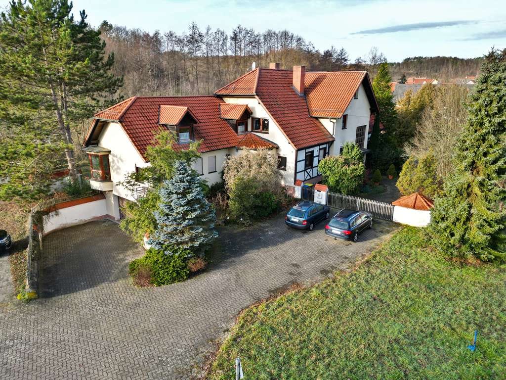 Immobilie in Ebelsbach - XXL Wohn- und Geschäftshaus (rd. 551,9m² Wohn-/Nutzfläche) mit Gerätehallen (515m² Nutzfläche) - Bild 4