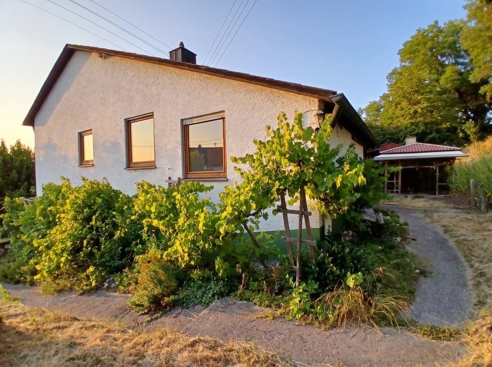 Immobilie in Ichenhausen - Einfamilienhaus mit vielen Möglichkeiten - Ichenhausen - Bild 0