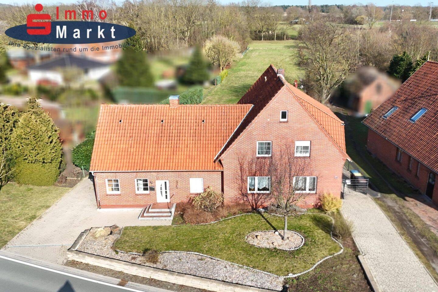 Immobilie in Petershagen - Vielfältige Nutzungsmöglichkeiten: Zweifamilienhaus in Petershagen! - Bild 0