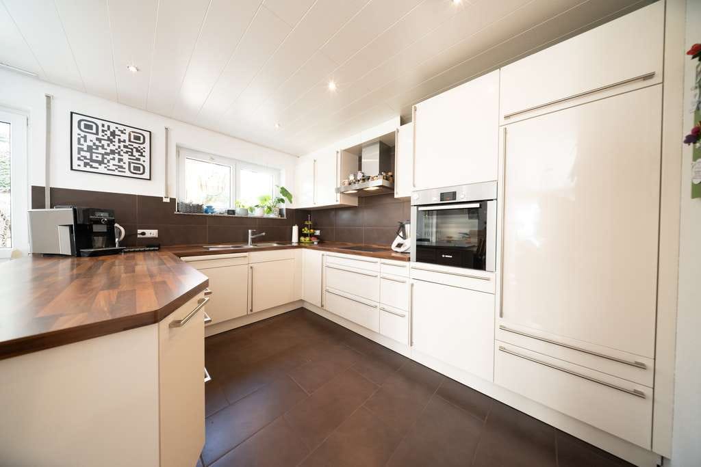 Immobilie in Oberriexingen - Ihr neues Zuhause: Moderne EG-Wohnung mit großem Garten, 2 Terrassen & viel Komfort - Bild 4