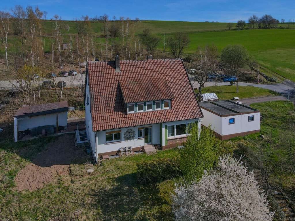 Immobilie in Tann - Teilsaniertes Wohnhaus mit Weitblick in Tann-Wendershausen - Bild 0