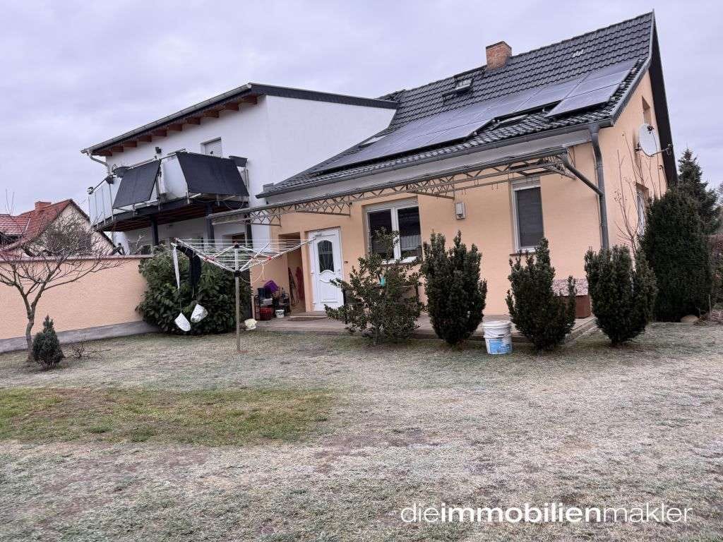 Immobilie in Neu Zauche - Zwei top ausgestattete und gepflegte Häuser auf großem Grundstück zu verkaufen – eines vermietet - - Bild 0