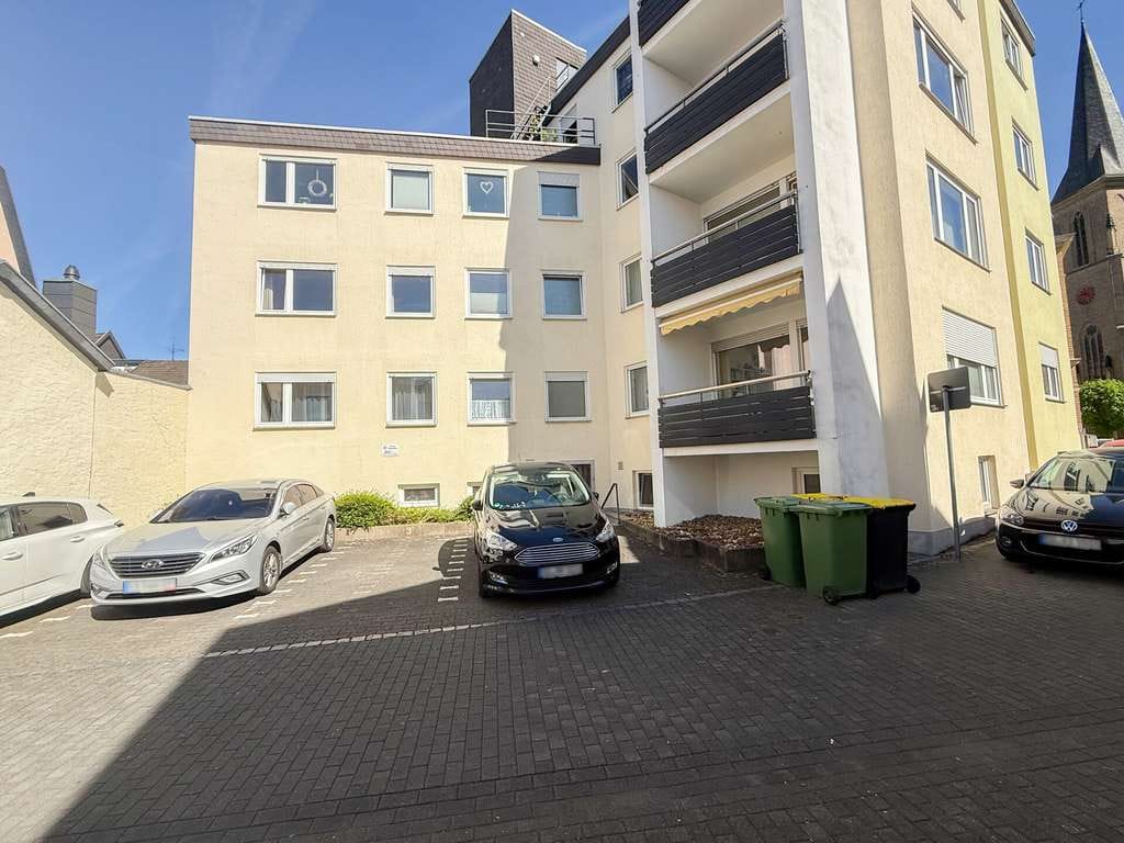 Immobilie in Königswinter - Großzügig geschnittenes Appartement in gepflegtem Mehrfamilienhaus mit Aufzug in Königswinter - Bild 0