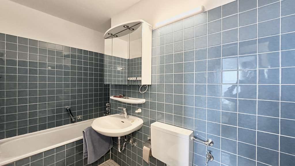 Immobilie in Bergisch Gladbach - Für Familien und Paare! XL- Etagenwohnung mit Traumausblick, 5 Z. auf 129 m2, solide Substanz & TG.  - Bild 3