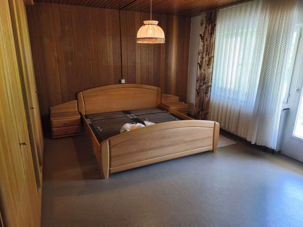 Immobilie in Knittlingen - Viel Platz für die ganze Familie: Großzügiges Zweifamilienhaus mit idyllischem Garten - Bild 2