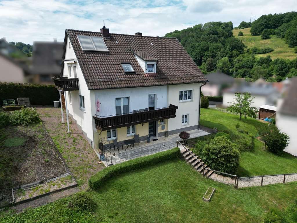 Immobilie in Frammersbach - Viel Platz für die ganze Familie – gepflegtes Wohnhaus mit großem Grundstück in Frammersbach - Bild 1