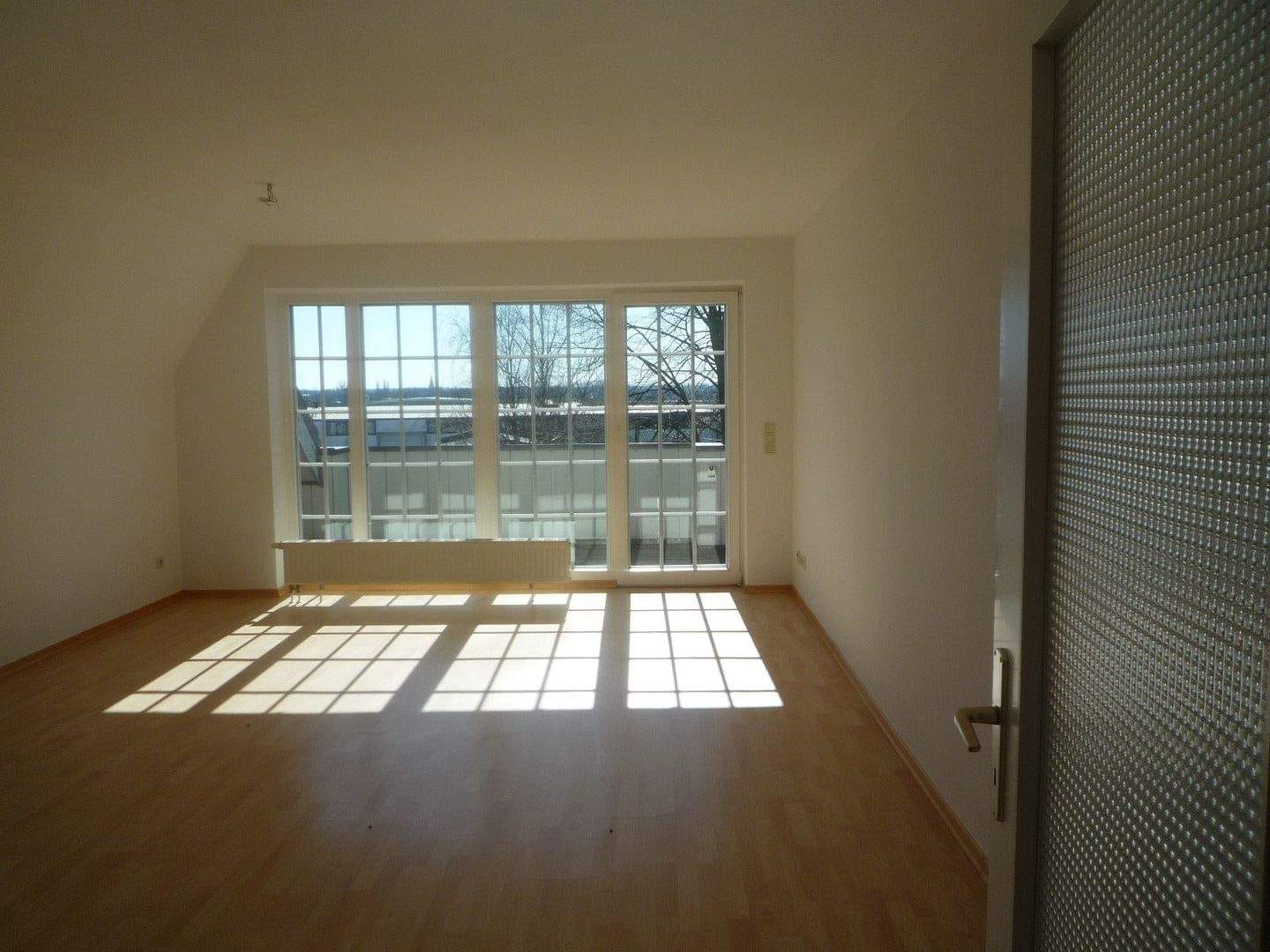 Immobilie in Elmenhorst/Lichtenhagen - Schöne Zwei-Raumwohnung, frei, nahe Ostseestrand und Steilküste Stolteraa  - Bild 1