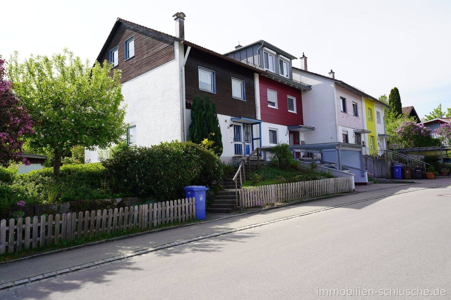 Immobilie in Lindenberg im Allgäu - Bezauberndes  großes Reiheneckhaus mit vielen Zimmer,  großem Garten, Garage,  in Lindenberg im Allgäu - Bild 4