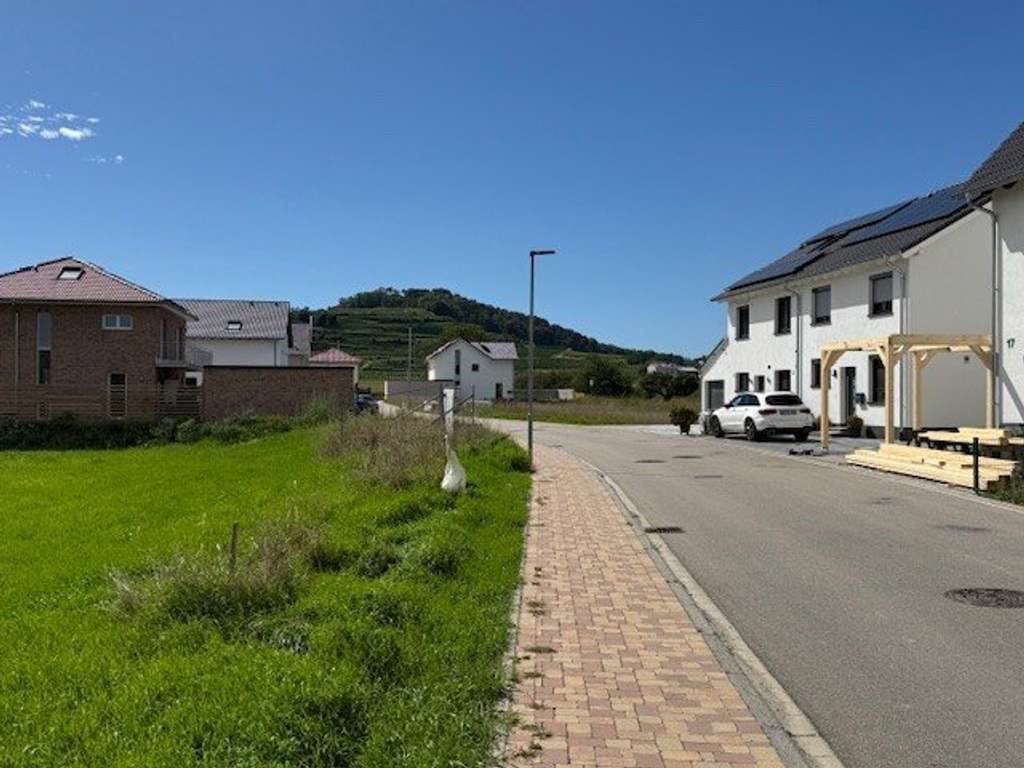 Immobilie in Sasbach am Kaiserstuhl - Projektierte, familienfreundliche DHH mit Dachterrasse - Bild 1