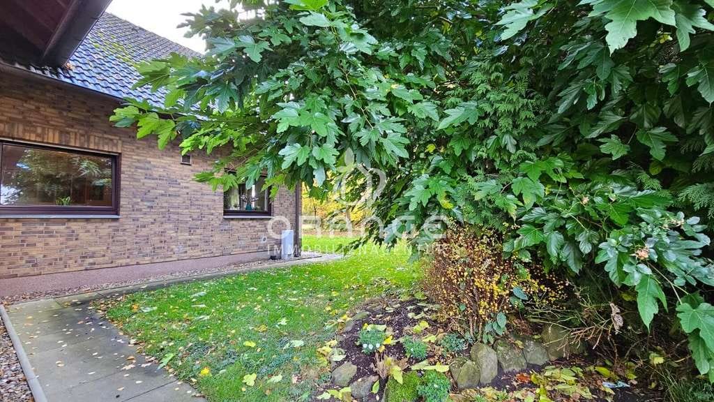 Immobilie in Bad Salzuflen - ***Viel Platz für Familie, Hobby und Natur – Zweifamilienhaus auf ca. 12.000 m² Grundstück*** - Bild 2