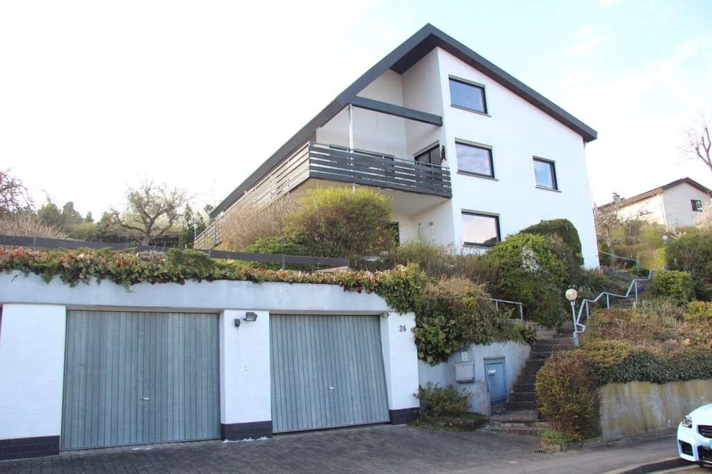 Immobilie in Schlitz - Traumlage mit Fernblick: Großzügiges Familienhaus mit Einliegerwohnung & Ausbaureserve - Bild 0