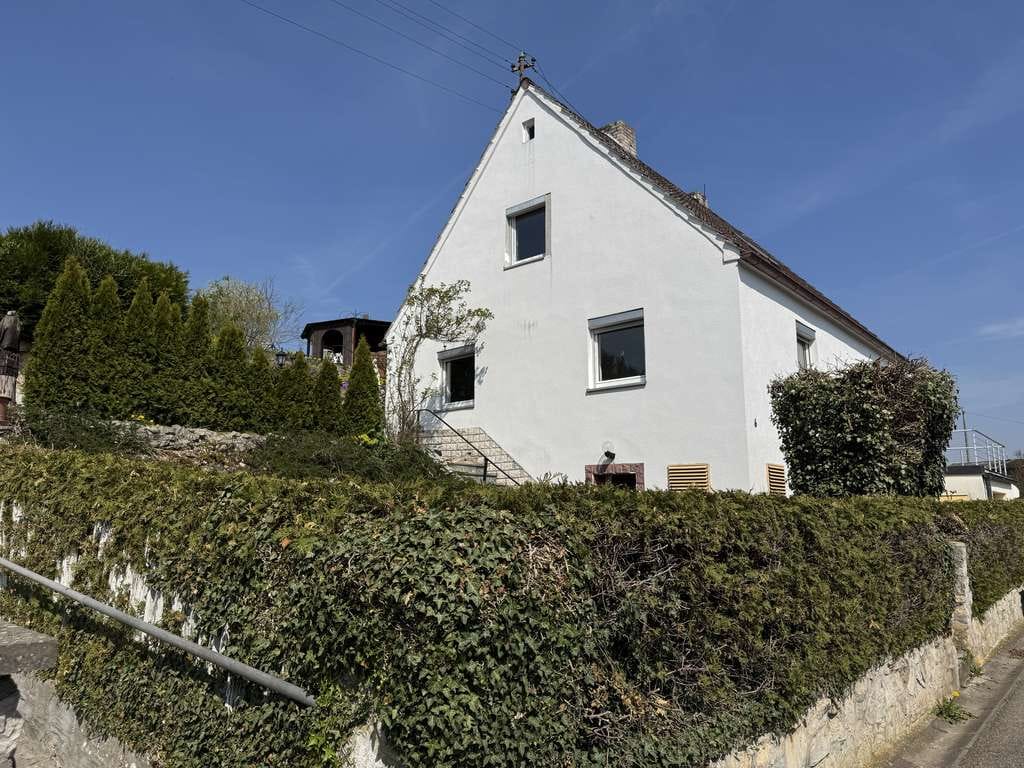 Immobilie in Harburg (Schwaben) - Einfamilienhaus in Hanglage mit Panoramablick über Harburg - Bild 4