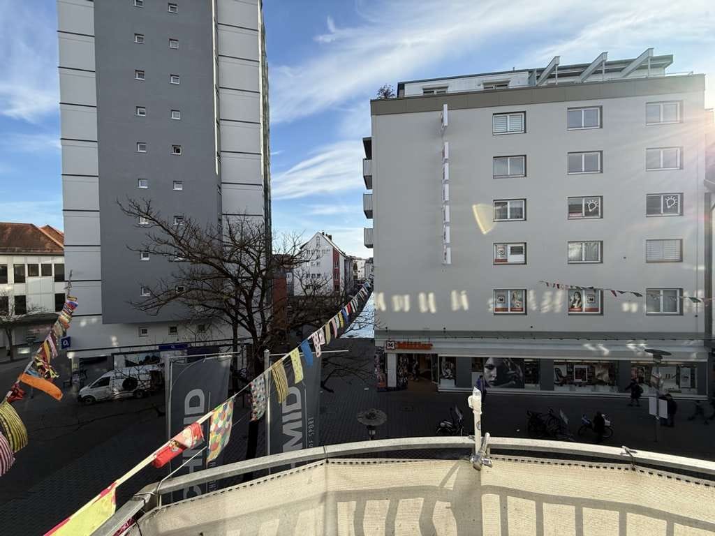 Immobilie in Friedrichshafen - Charmante 1,5-Zimmer-Stadtwohnung in Bestlage von Friedrichshafen – frisch Renoviert & Möbliert - Bild 0