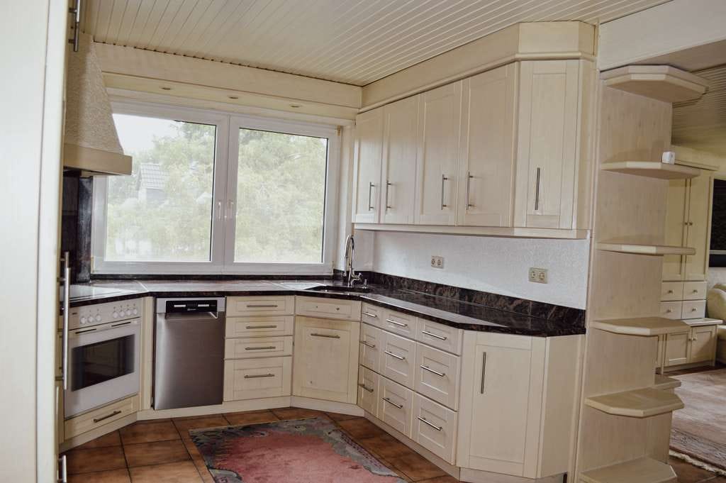 Immobilie in Odelzhausen - Einfamilienhaus in Sittenbach (Odelzhausen) mit einem wunderschönen, eingewachsenem Garten - Bild 3
