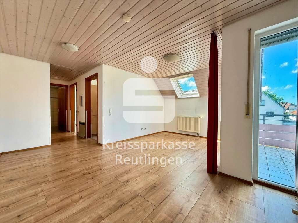 Immobilie in Metzingen - Komfortabel wohnen ab 60 - Helle Dachgeschosswohnung mit Balkon und Aufzug - Bild 0
