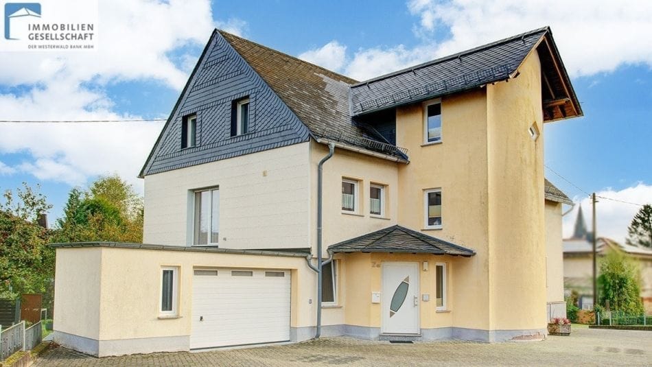 Immobilie in Elkenroth - Interessantes Zweifamilienhaus im Doppelhaustil! Ansprechende Kombination aus zwei Baugenerationen!  - Bild 1