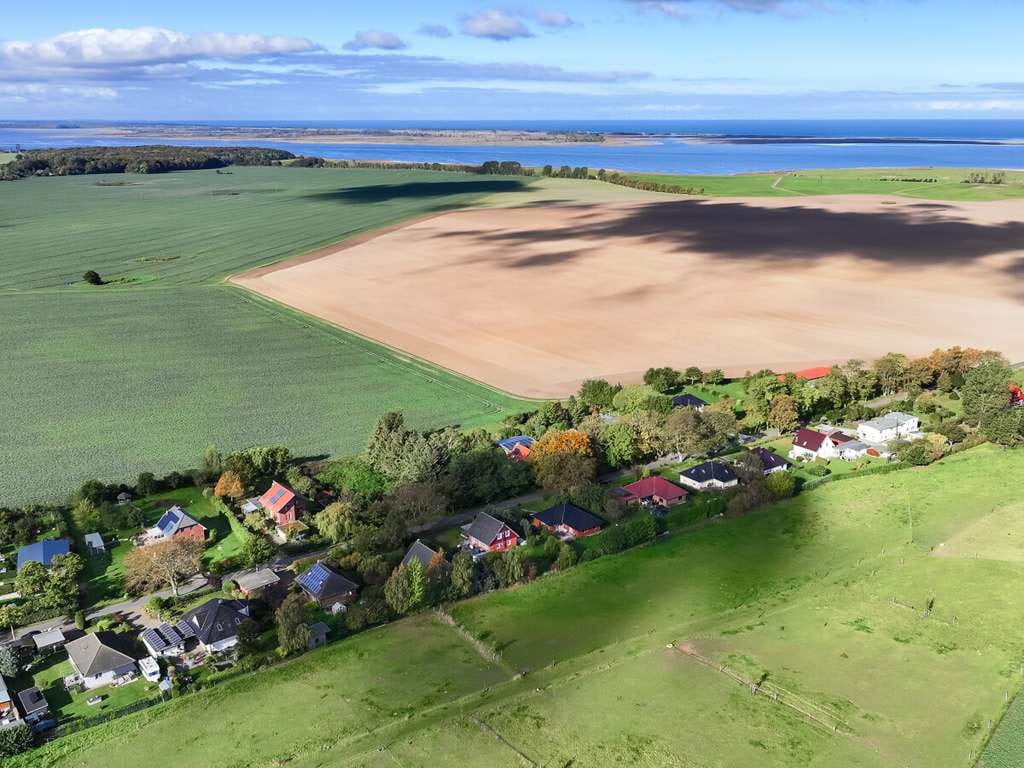 Immobilie in Groß Mohrdorf - Stilvoll & hochwertig saniertes Landhaus mit Wasserblick nähe Stralsund // 2WE // 317m² // PV-Anlage - Bild 3