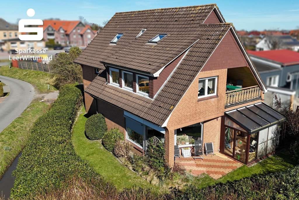 Immobilie in Esens - Zweifamilienhaus mit vielseitigen Nutzungsmöglichkeiten - Bild 0