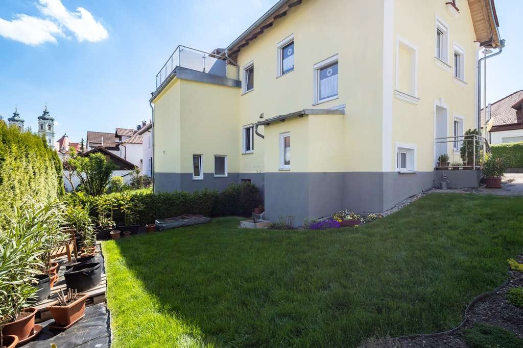 Immobilie in Ottobeuren - Doppelhaushälfte mit Garten, Stellplatz und Ausbaureserve - Bild 1