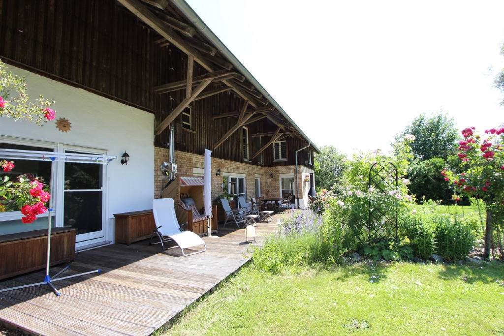 Immobilie in Waldburg - Wunderschönes Landhaus in Traumlage auf über 4.500 qm Grund mit ca. 400 qm toll ausgebauter Wo - Bild 2