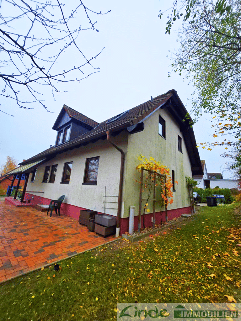 Immobilie in Neubrandenburg - Großes Einfamilienhaus mit Einliegerwohnung in Brodaer Höhe, 17033 Neubrandenburg - Bild 1
