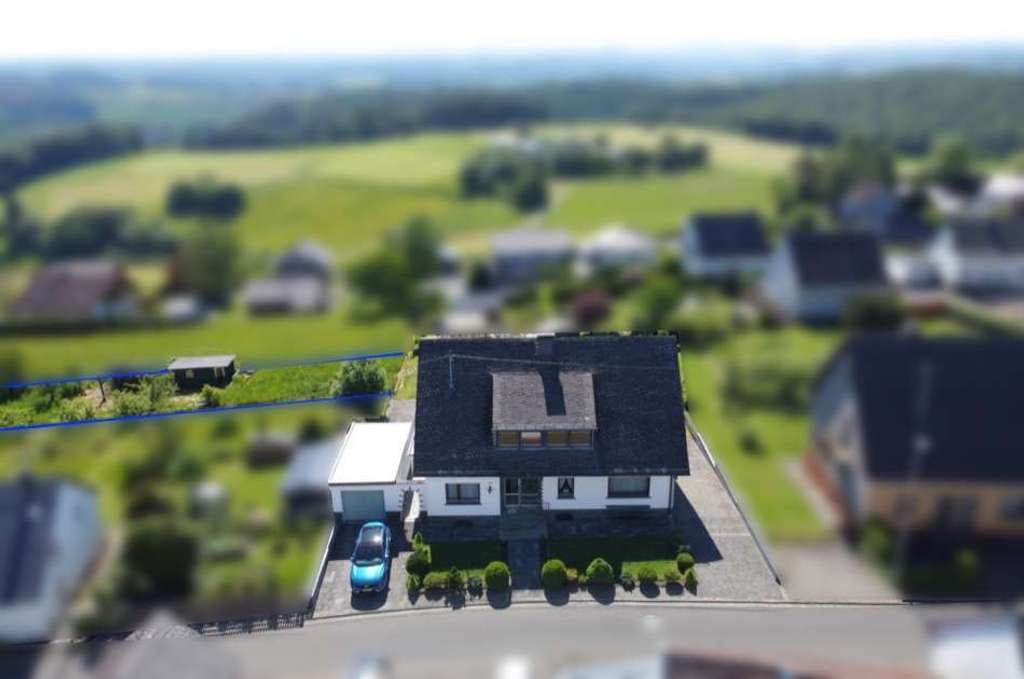 Immobilie in Schüller - Geräumiges 2-Familienhaus in wunderschöner Lage mit Garten, Doppelgarage und Fernsicht, Schüller 11 - Bild 4