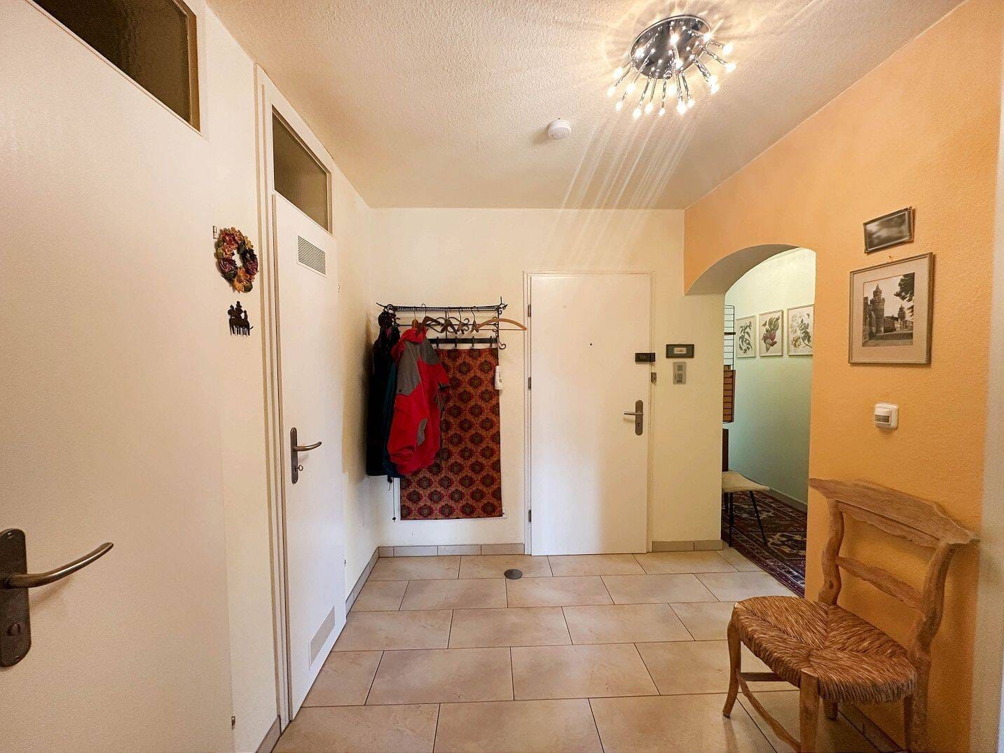 Immobilie in Prien am Chiemsee - Großzügige 3-Zimmer Wohnung mit Südbalkon in attraktiver Lage - Bild 1