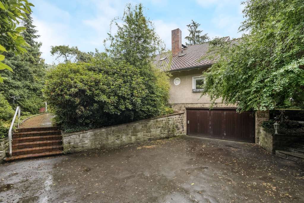 Immobilie in Schieder-Schwalenberg - Ein-/Zweifamilienhaus umgeben von altem Baumbestand - Bild 4
