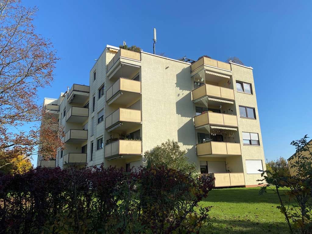 Immobilie in Isen - ATTRAKTIVE 2-ZIMMER ERDGESCHOSSWOHNUNG MIT SÜDBALKON UND EINZELGARAGE - Bild 0
