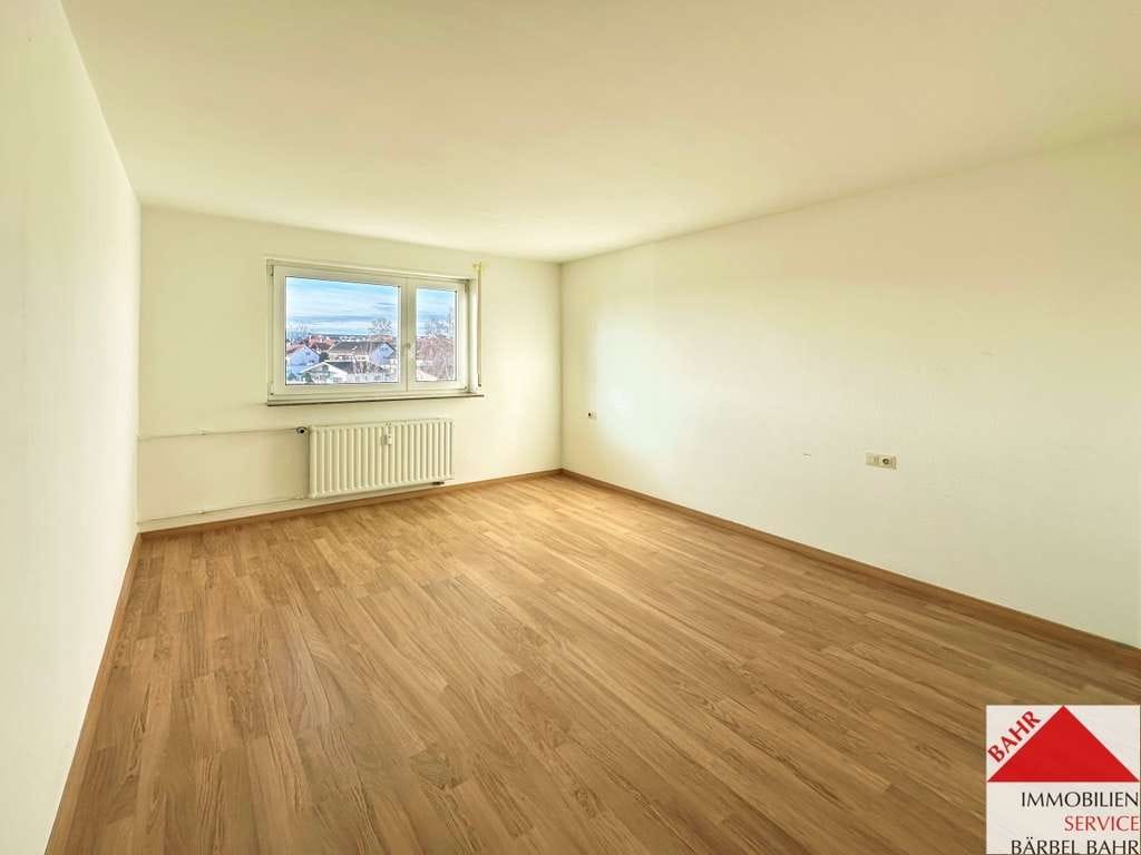 Immobilie in Ehningen - Großzügige 4-Zimmer-Wohnung mit Weitblick über Ehningen - Bild 3