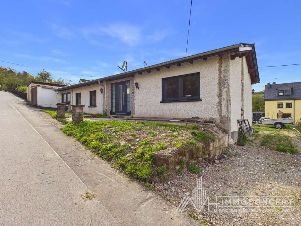 Immobilie in Maring-Noviand - Stilvoll sanierter Bungalow | modernste Technik | Wohnen am Waldrand | 54484 Maring-Noviand - Bild 1