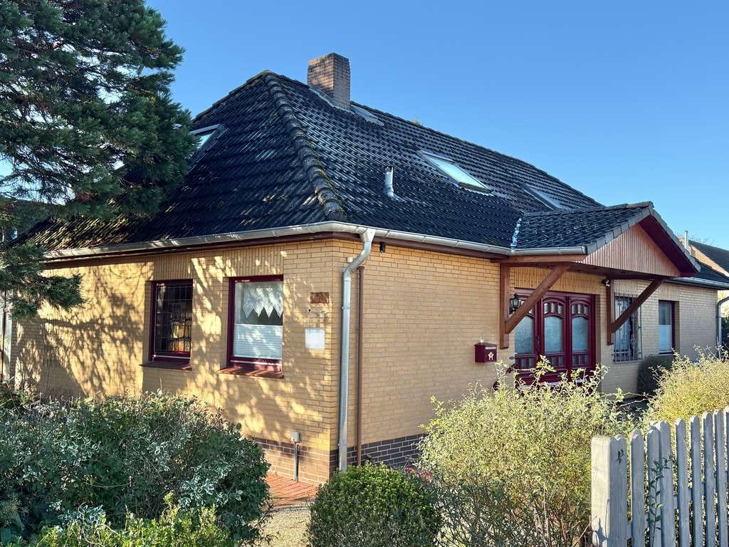 Immobilie in Butjadingen - großzügiges EFH in TOP-Lage* nur 5 Gehminuten zum Strand - Bild 0