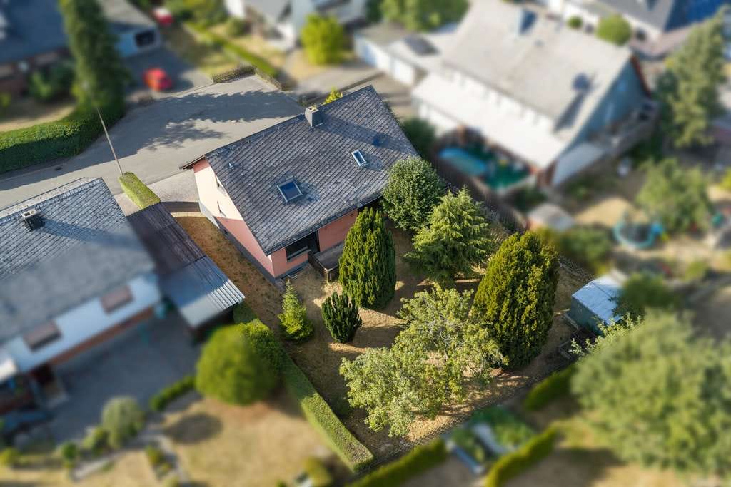 Immobilie in Argenthal - Klar geschnittenes Einfamilienhaus mit Terrasse, Vollkeller und Gartenseite - Bild 1