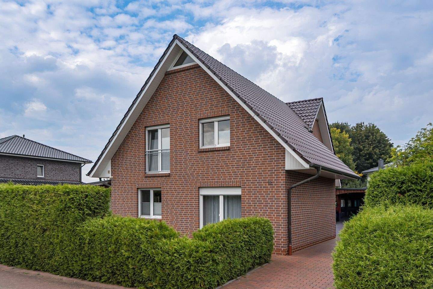 Immobilie in Barßel - Traumhaftes Familienhaus mit Einliegerwohnung, Wintergarten, Doppelcarport, PV-Anlage, u.v.m. - Bild 0