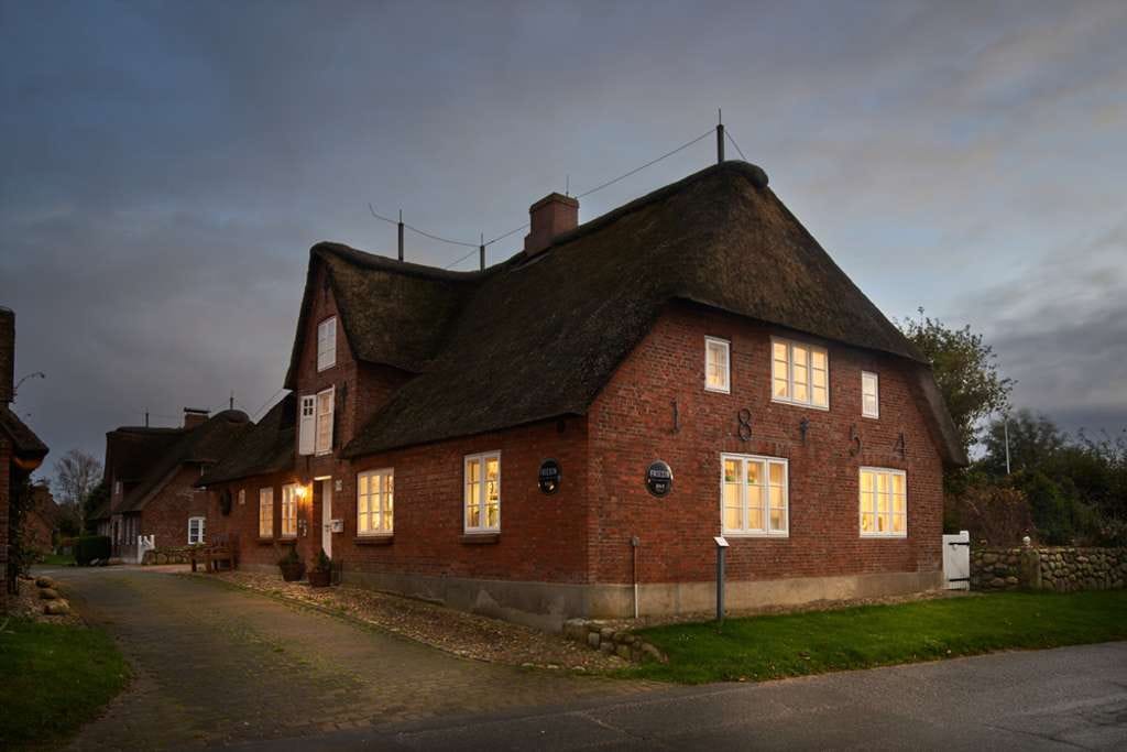Immobilie in Oldsum - Kernsaniertes Kapitänshaus im Herzen von Oldsum! - Bild 0