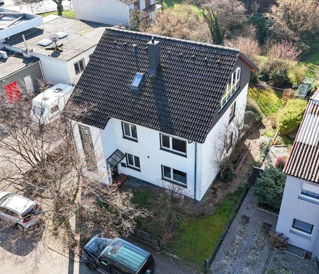 Immobilie in Plankstadt - Plankstadt: Einfamilienhaus mit Charme und Charakter - Gestalten Sie es nach Ihren Wünschen - Bild 0