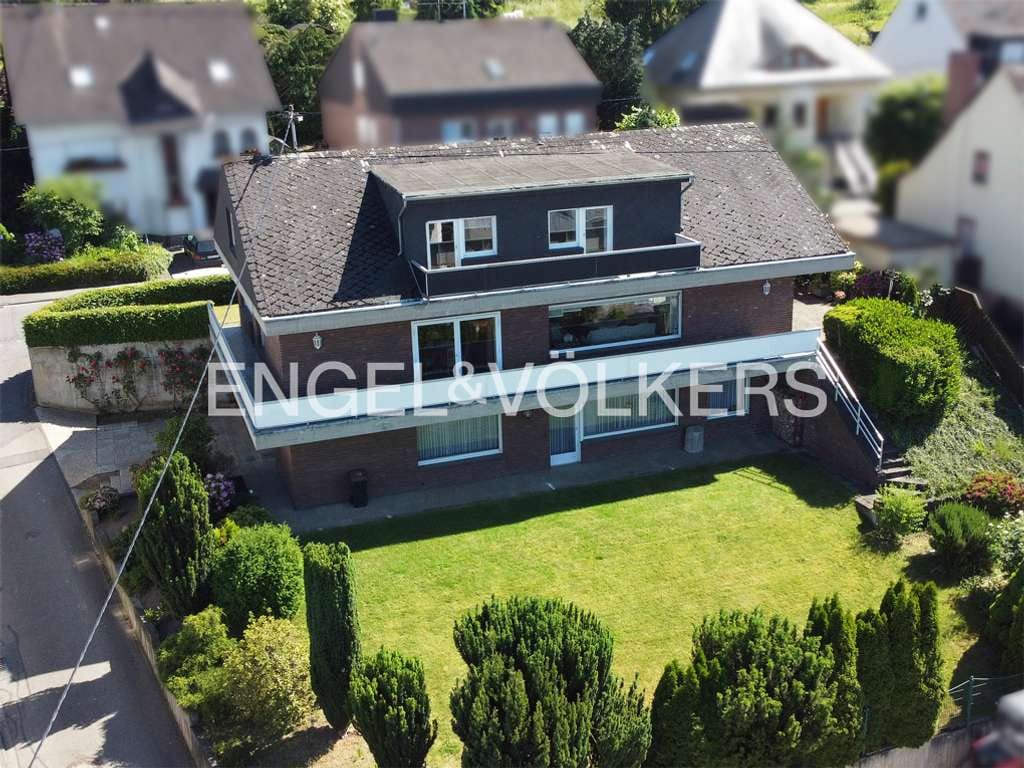 Immobilie in Mülheim-Kärlich - Großzügiges Anwesen, auch geeignet als Mehrgenerationshaus, in bester Höhenlage von Mülheim-Kärlich - Bild 0