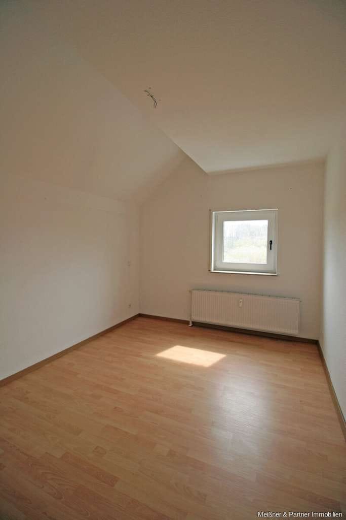Immobilie in Neusalza-Spremberg - Kapitalanlage oder Eigennutzung: 3-Raum-Dachgeschosswohnung mit Südbalkon in gepflegter Wohnanlage - Bild 3