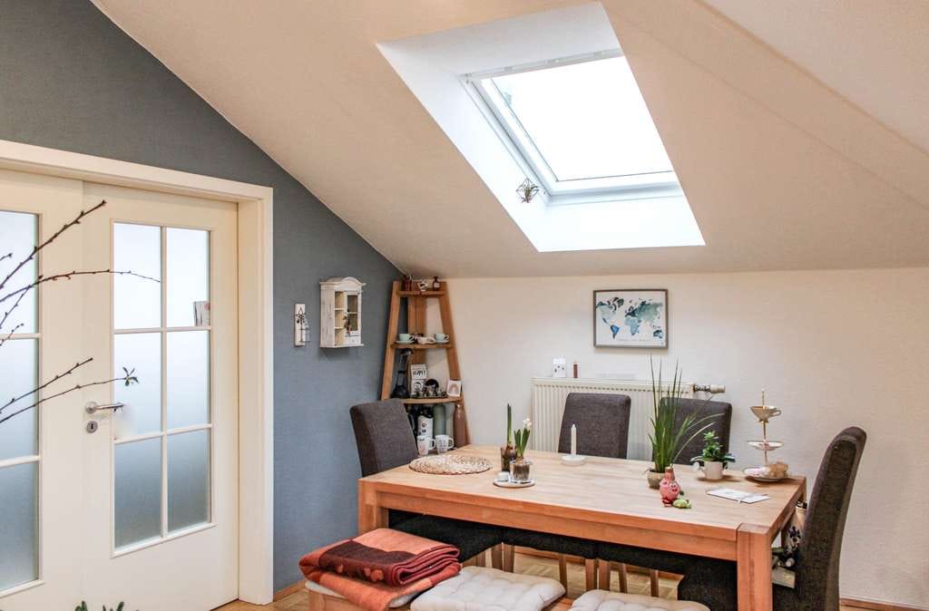 Immobilie in Rennerod - "Fast wie ein eigenes Haus" Vermietete DG-Wohnung mit eigenem Treppenhaus und Balkon in Rennerod  - Bild 0