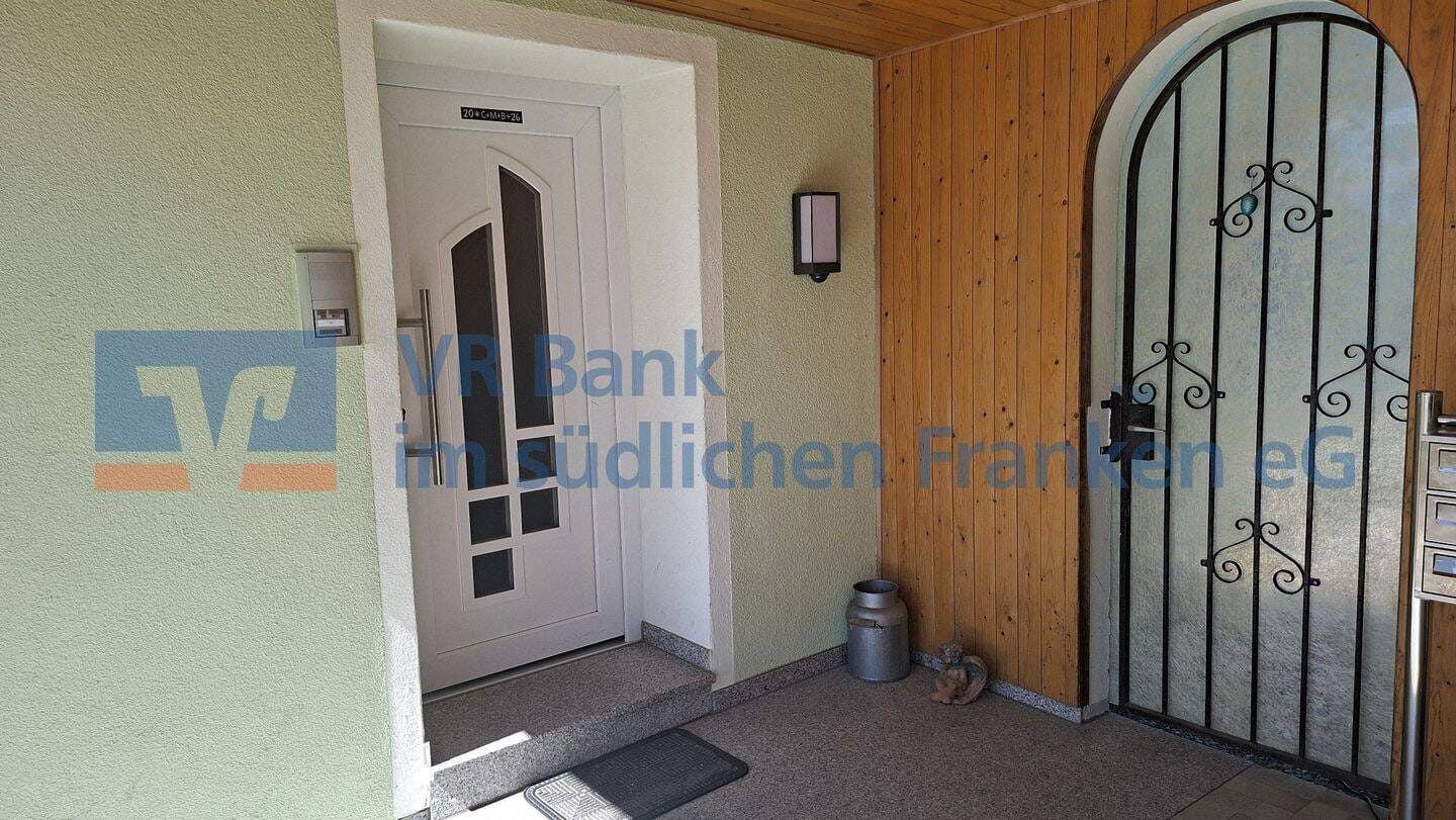 Immobilie in Feuchtwangen - Stabile Einnahmen trifft Werterhalt - modernisiertes 3-Familienhaus - Bild 0