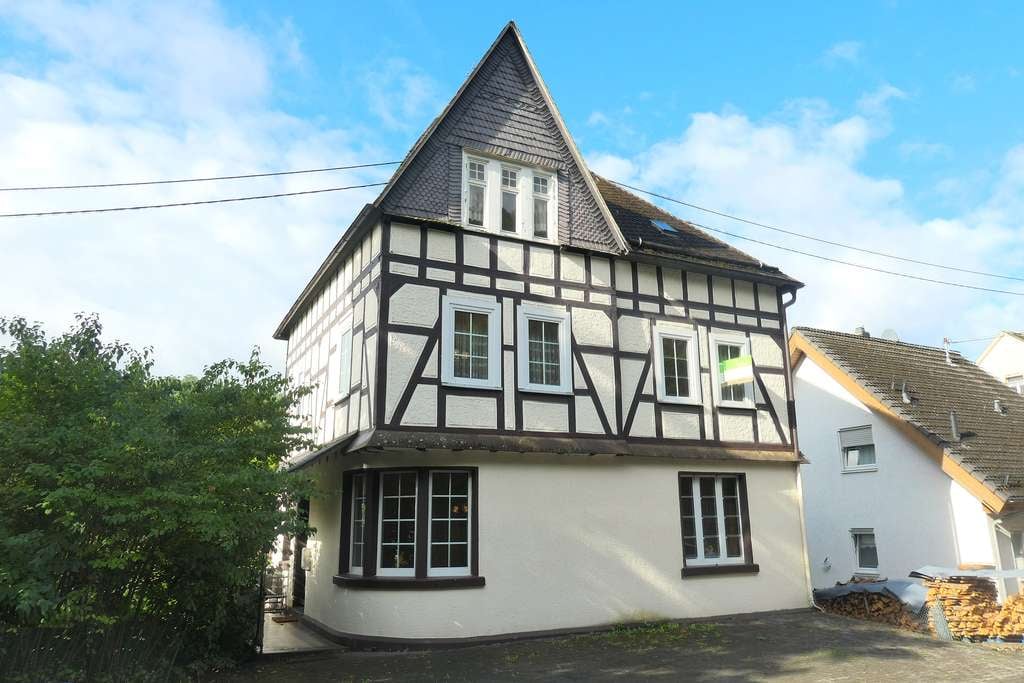 Immobilie in Daaden - Fachwerk-Schatz in zentraler Lage - Bild 1