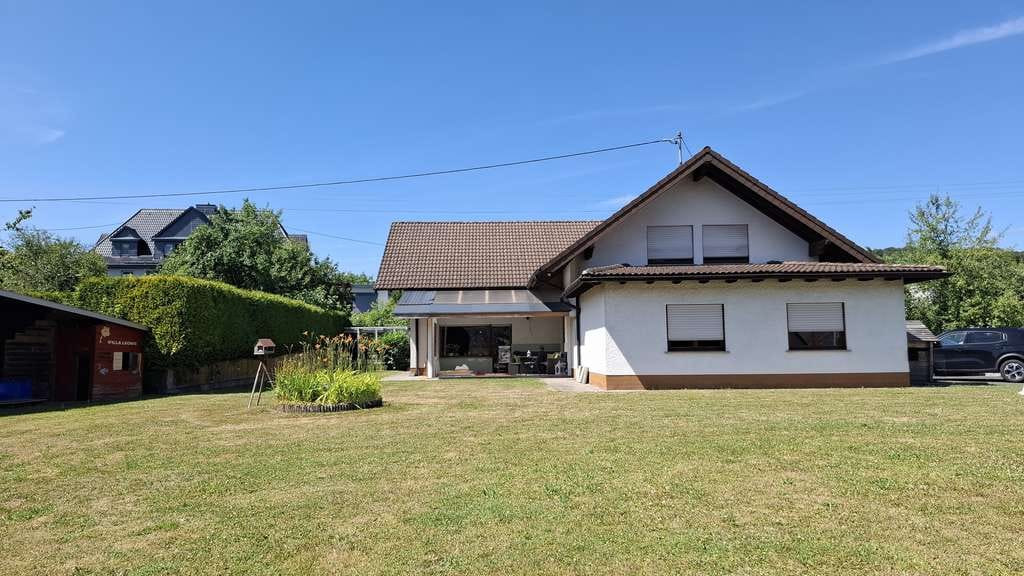 Immobilie in Willmenrod - Großzügiges Einfamilienhaus mit Einliegerwohnung + Garage - Bild 1