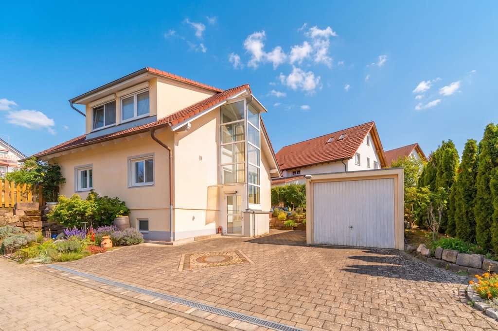 Immobilie in Orsingen-Nenzingen - Ein Haus, das mitdenkt – Aufzug inklusive - Bild 0