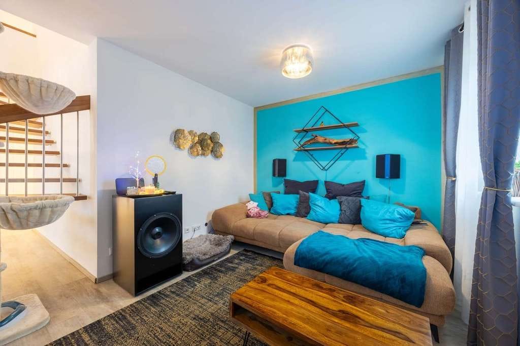 Immobilie in Tittmoning - Modernes Einfamilienhaus von 2019 mit Garten und Doppelgarage - Bild 1