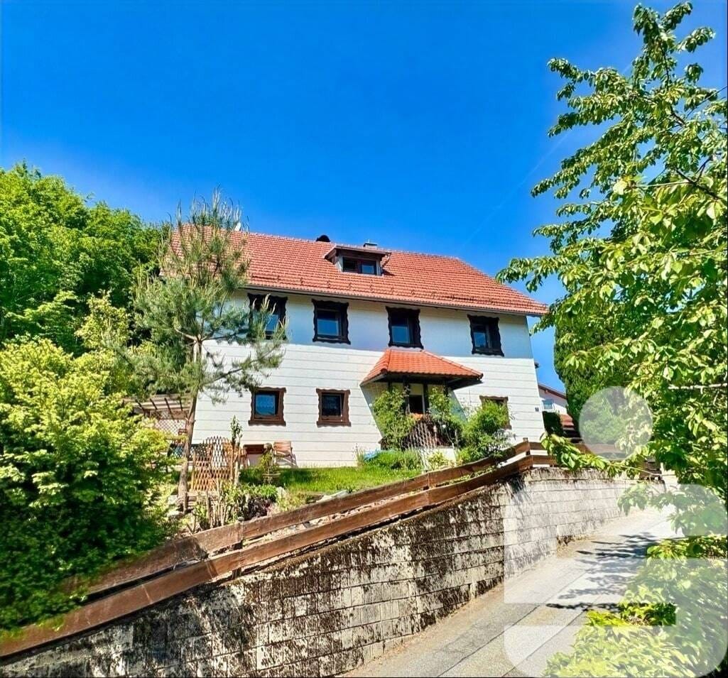 Immobilie in Saldenburg - Gepflegte Dachgeschosswohnung mit Charme – 2,5 Zimmer in Saldenburg/ Nähe Tittling! - Bild 0