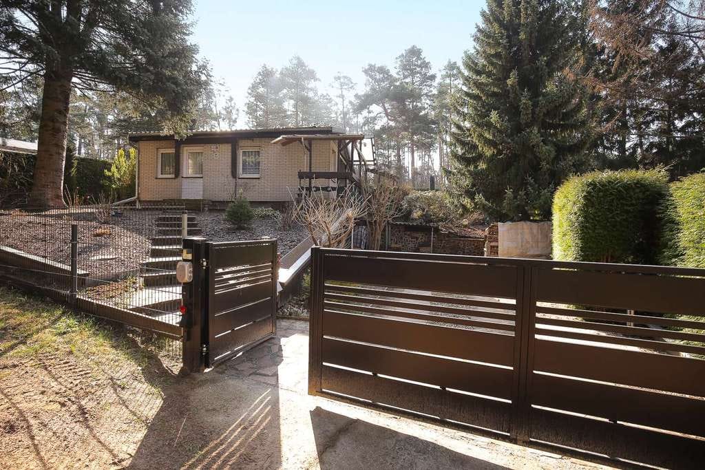 Immobilie in Schwielowsee - Urlaubsgefühl das ganze Jahr: Traumhafter Bungalow mit Pool und Gartenparadies - Bild 2